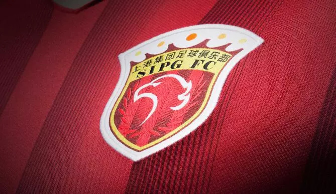前往冠军之路！ Top Esports 官方关注了 Kanavi 、教练 Hongmi 和刘青松的微博